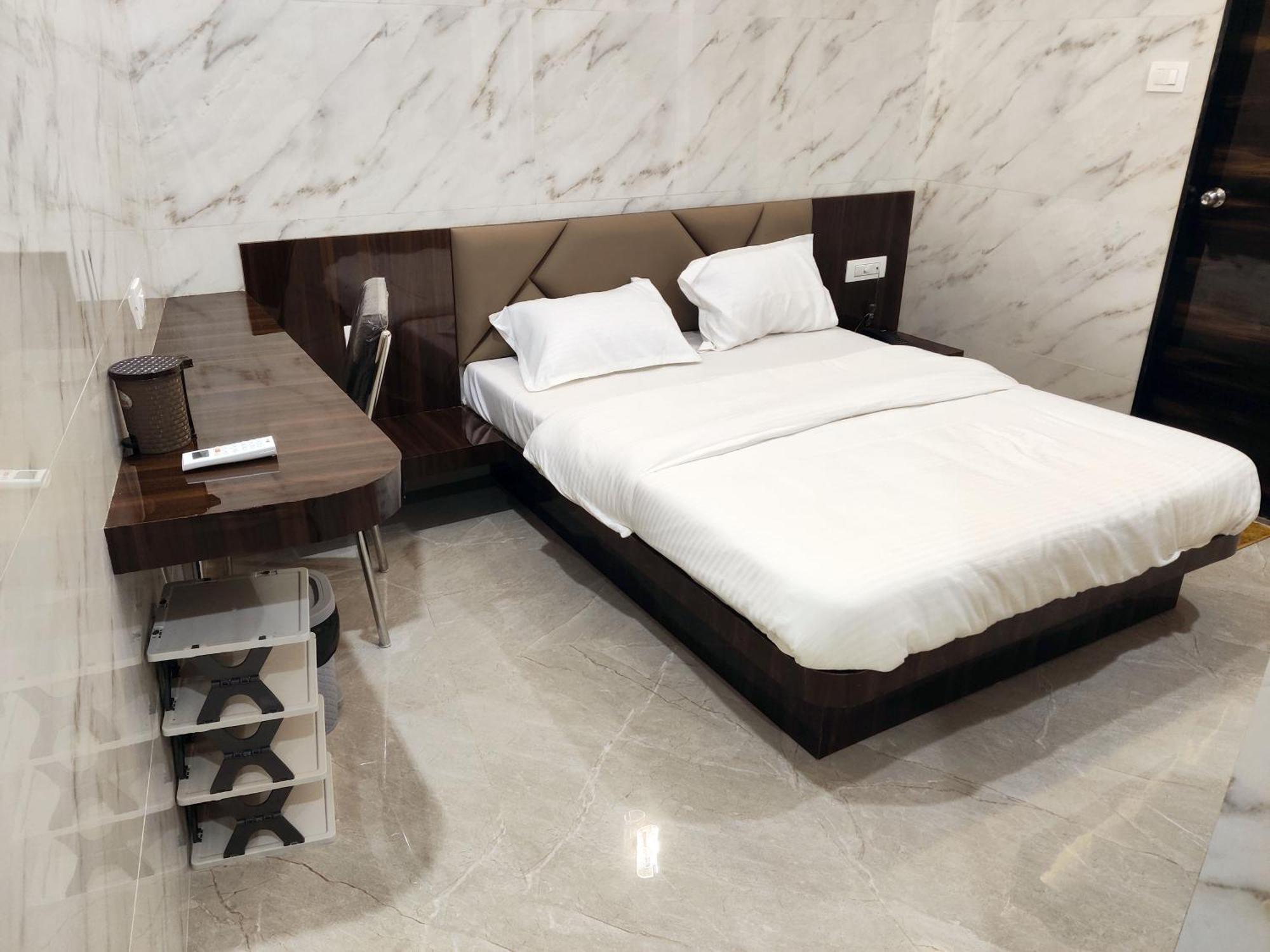 Comfy Inn - Mumbai — Photos 3